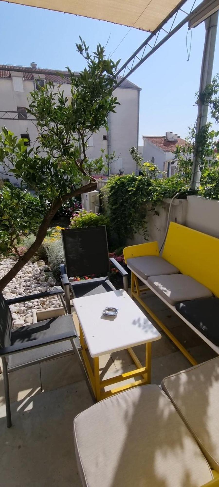 Apartman Naranca- With 2 Bedrooms Leilighet